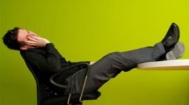 ilustrasi: seseorang yang malas beribadah