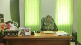 Direktur RSUD Fakfak dr. Karyani Kastella, M.Kes, Spa.Rad saat ditemui wartawan diruang kerjanya (Dok. aceh.tagarutama.com)