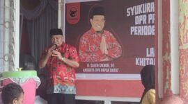 acara syukuran atas pelantikan Haji Saleh Siknun sebagai anggota Dewan Perwakilan Rakyat (DPR) Papua Barat untuk periode 2024-2029. Acara ini berlangsung pada hari Sabtu, 5 Oktober 2024, di Posko Tikar Rasa, Jalan Warahmade, Kelurahan Danaweria. (Dok. aceh.tagarutama.com)