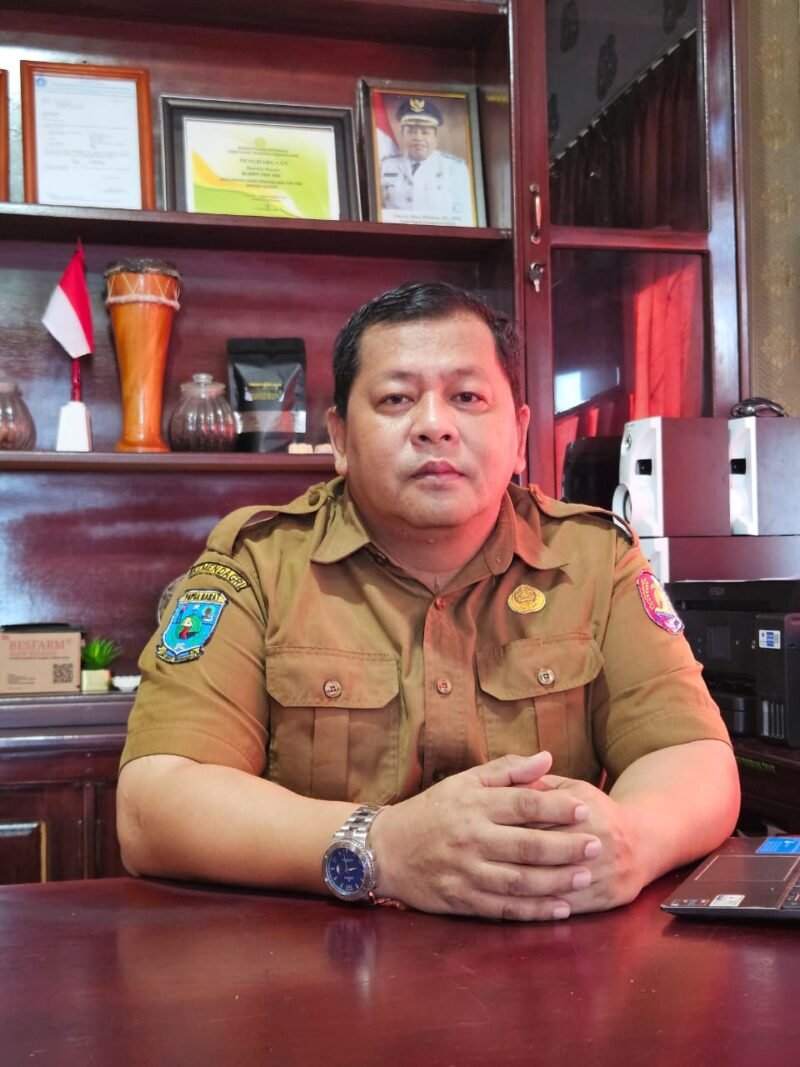 Plt. Kepala Dinas Perkebunan Fakfak Widhi Asmoro Jati, ST., MT saat ditemui wartawan aceh.tagarutama.com