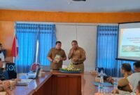 Peringatan Hari Perkebunan Nasional ke-67 yang jatuh pada 10 Desember 2024 dilaksanakan di Ruang Pertemuan Kantor Dinas Perkebunan Fakfak ditandai dengan penyerahan buku secara simbolis oleh Plt. Kepala Dinas Perkebunan Fakfak, Widhi Asmoro Jati, S.T., M.T., kepada Asisten II Setda Kabupaten Fakfak, Arobby Hindom, M.Si