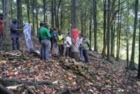 15 Pekebun Teluk Bintuni meninjau blok penghasil tinggi Pala Tomandin di Kadamber guna mempejari bagaimana Fakfak mengembangkan Pala Tomandin sebagai komoditas berkualitas ekspor menjadi inspirasi bagi kabupaten lain di Papua Barat.