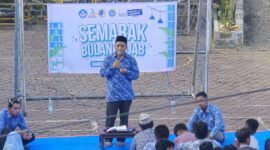 Kepala Sekolah SMPIT Insan Mulia Manokwari Makrup, S.S.M.Pd sedang mensosialisasikan program-program unggulan Sekolah Islam Terpadu (SIT) yang sejalan dengan kebijakan pemerintah, sekaligus mempererat silaturahmi antara pihak sekolah dan orang tua siswa di awal semester baru.