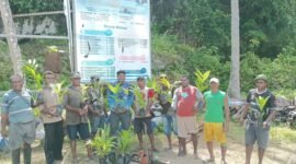 Warga kampung Goras menerapkan konsep Satu Rumah Dua Pohon Pinang agar nantinya dapat dimanfaatkan secara ekonomis.