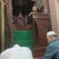 Ustadz Abdullah Said saat mengisi ceramah kultum malam ke 25 di masjid Al Munawwarah Fakfak.