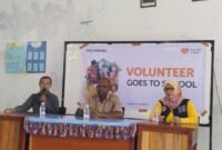 Kegiatan Volunteer Go To School yang Dilaksanakan Relawan Rumah Zakat Fakfak di SMA Negeri 1 Fakfak turut hadir Kepala Sekolah SMA Negeri 1 Fakfak Ferdinand Hindom, S.Pd.,M.H, Sekretaris BPBD kabupaten Fakfak Rima Idrus, SH., M.Hum dan Koordinator Relawan Rumah Zakat Fakfak Ishar Hafid.