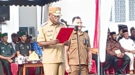 Wakil Bupati Fakfak Drs. Donatus Nimbitkendik, M.T., saat memberikan arahan upacara peringatan Hari Lahirnya Pancasila di Lapangan Upacara Pemerintah Daerah Kabupaten Fakfak.