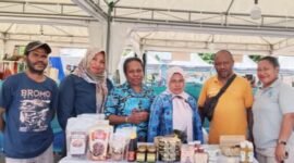 Myristica binaan Dinas Perkebunan Fakfak mengenalkan produk olahan pala pada event Torang Creative & Ecotourism Festival 2025 yang berlangsung selama tiga hari, mulai 20 hingga 22 Juni 2025 di Kota Sorong,