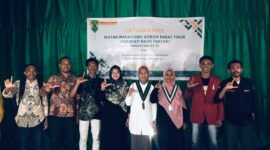 Foto. Ketua Imgobati Basis Fakfak Hariyadi Rumodar (Ujung, Kiri) bersama beberapa ketua organisasi kepemudaan pada kegiatan pengkaderan imgobati.