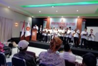 Pengukuhan melalui ikrar kepada seluruh pengurus DPD PKS Fakfak Periode 2025-2030. (Foto. tu)