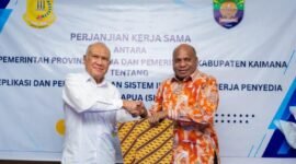 Gubernur Papua, Matius Fakhiri dan Bupati Kaimana, Hasan Achmad sepakat untuk kerjasama perkuat pengusaha OAP di Kota Jayapura, Rabu (28/1). (Foto:Alexander Loen)