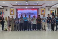 FGD pengembangan akses permodalan bagi petani dan pelaku usaha pala yang dihadiri Kepala Dinas Perkebunan Fakfak Widhi Asmoro Jati, ST., MT., Plh Sekretaris Daerah, Zulfikar Bauw bersama OJK, Perwakilan Perbankan, petani, pengepul, dan pedagang Pala.